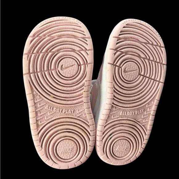 Nike Kids Sneakers in Pink and White - Picture 7 of 7